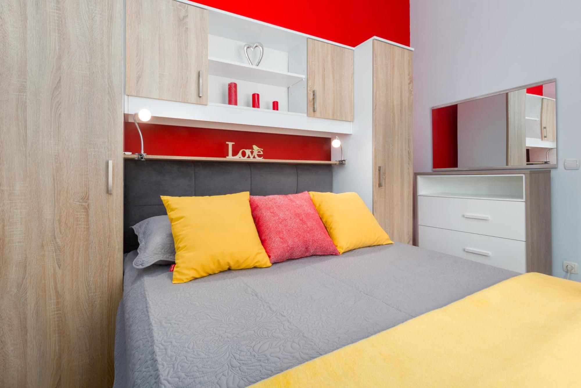 Happy Apartment *
